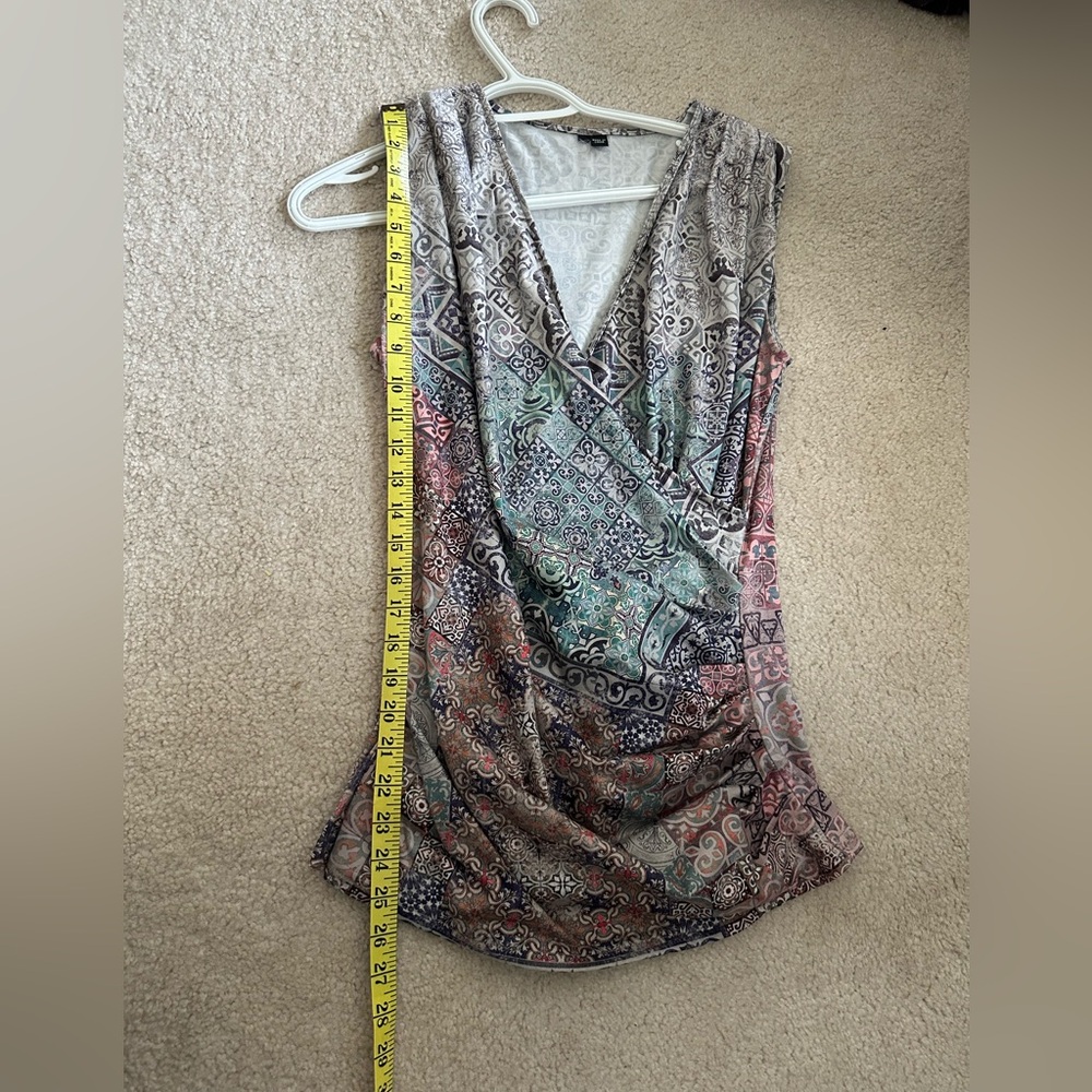 Patterned Sleeveless Top - Picture 2 of 4